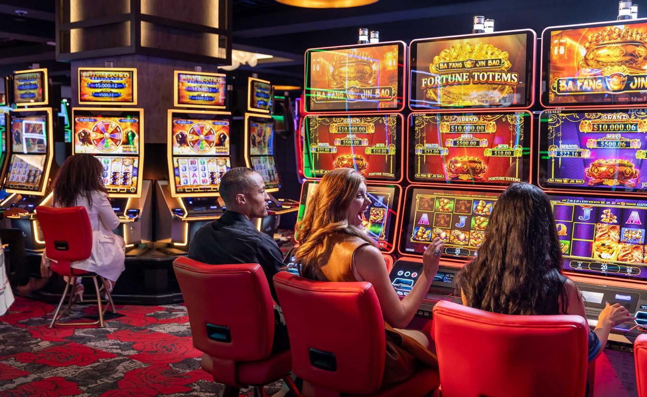 Roulette wheel and betting grid interface Evolution Gaming roulette wheel and betting grid
